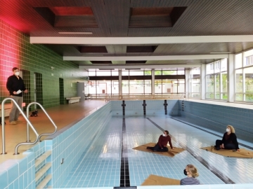 Gute Nacht im Schwimmbad