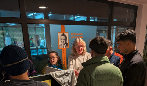 Jugendliche bei der Campus Rallye