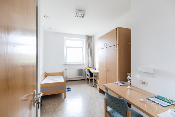 Blick in ein Einzelzimmer im Salesianum