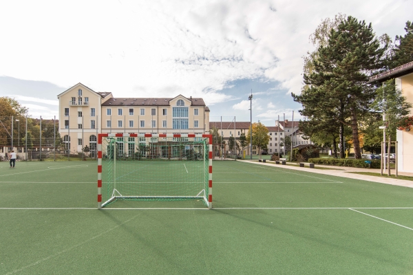 Blick auf den Sportplatz